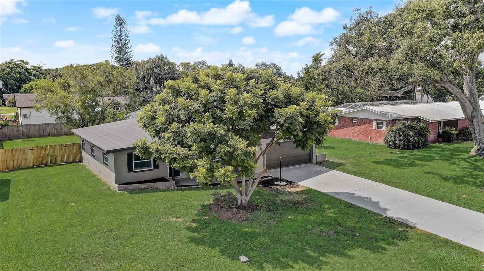 949 PINEAPPLE ROAD