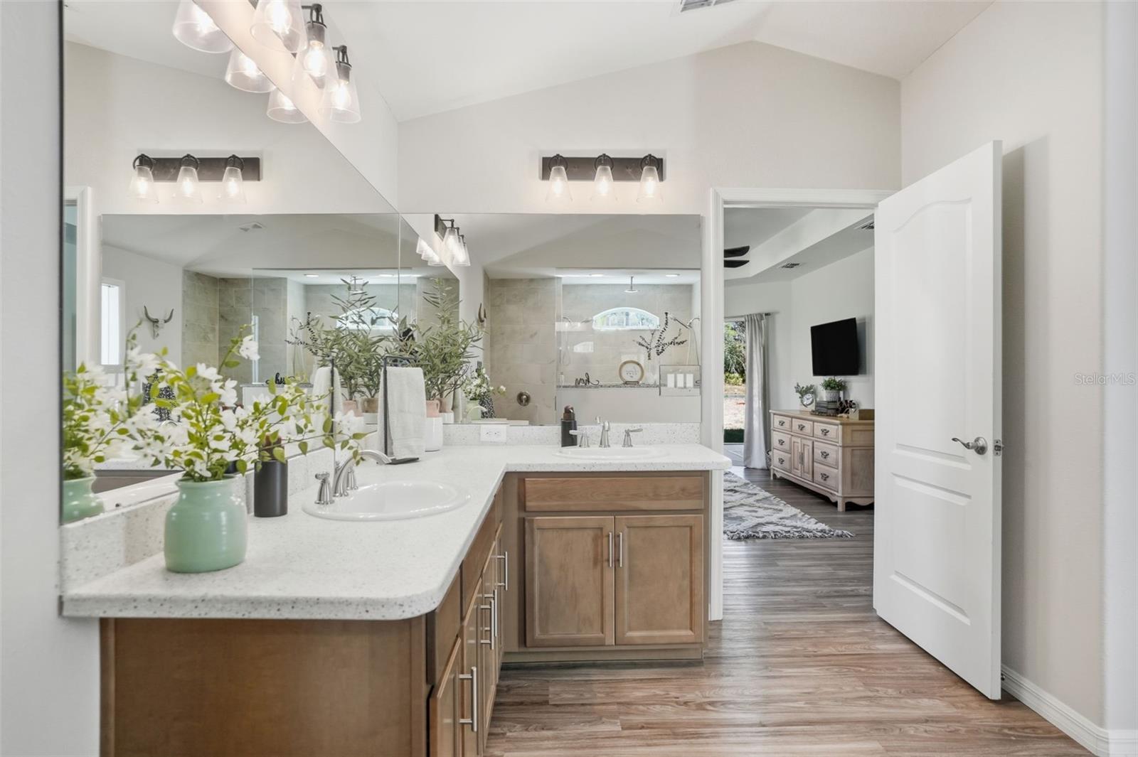 ROYAL HIGHLANDS - Residential