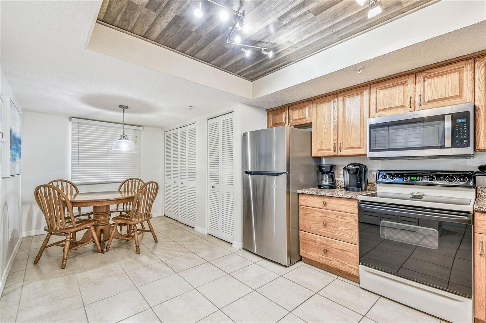 BEACH COTTAGE CONDO - Residential