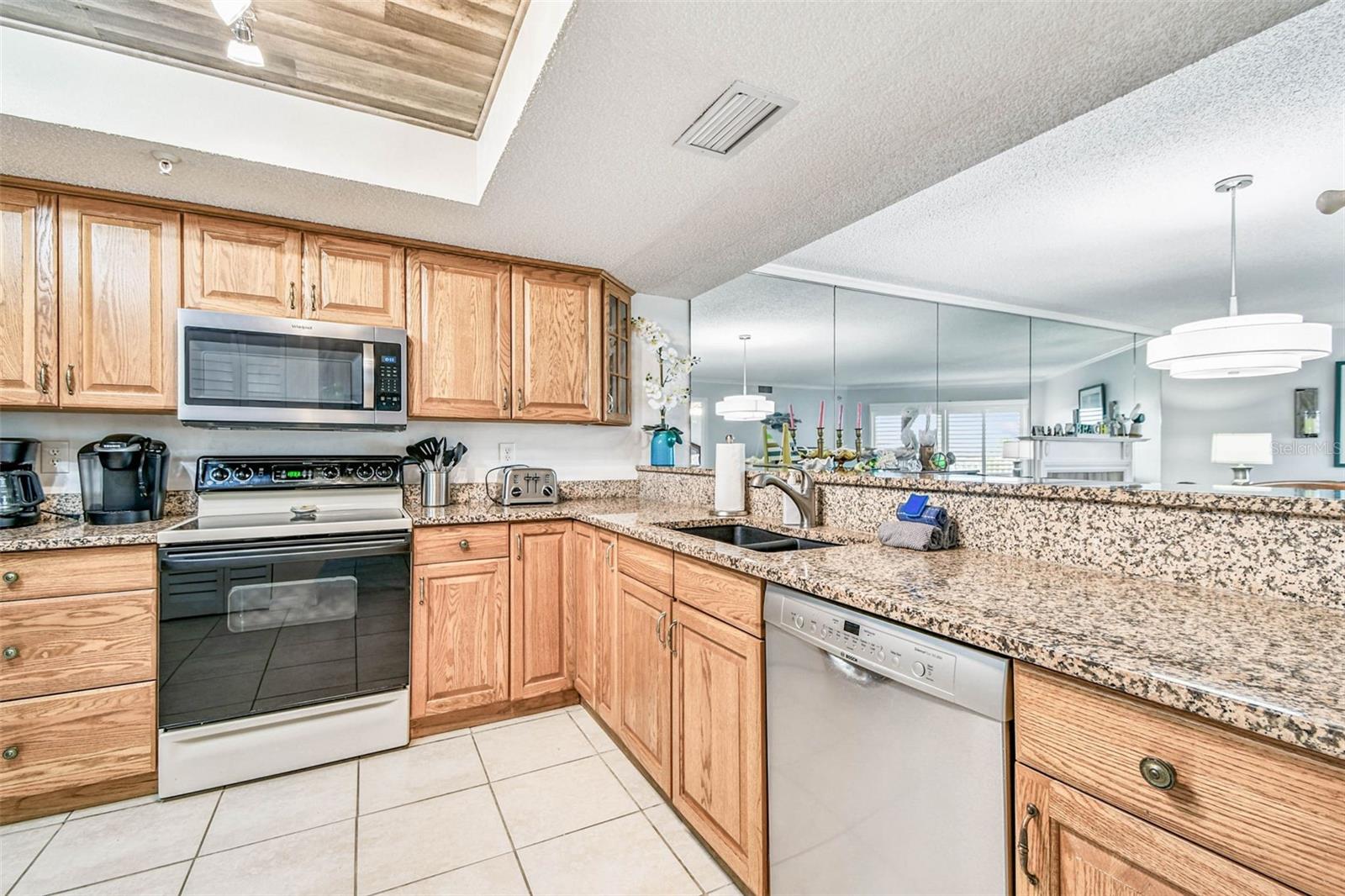 BEACH COTTAGE CONDO - Residential