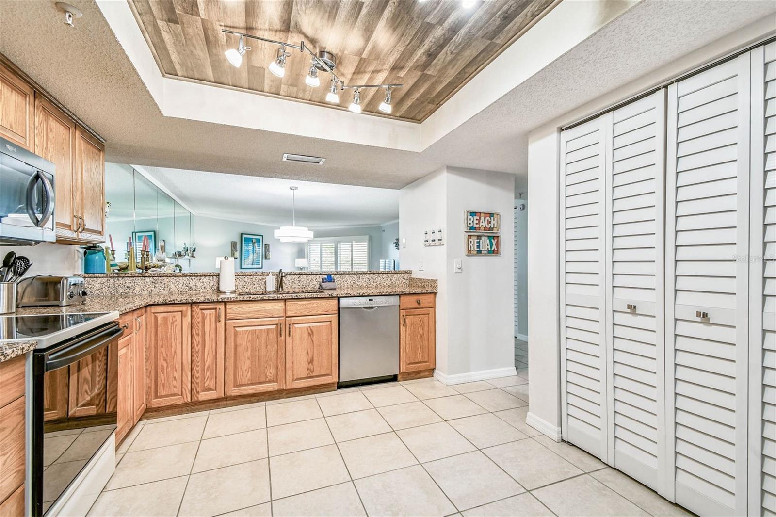 BEACH COTTAGE CONDO - Residential