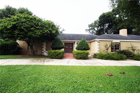 A home in LAKELAND