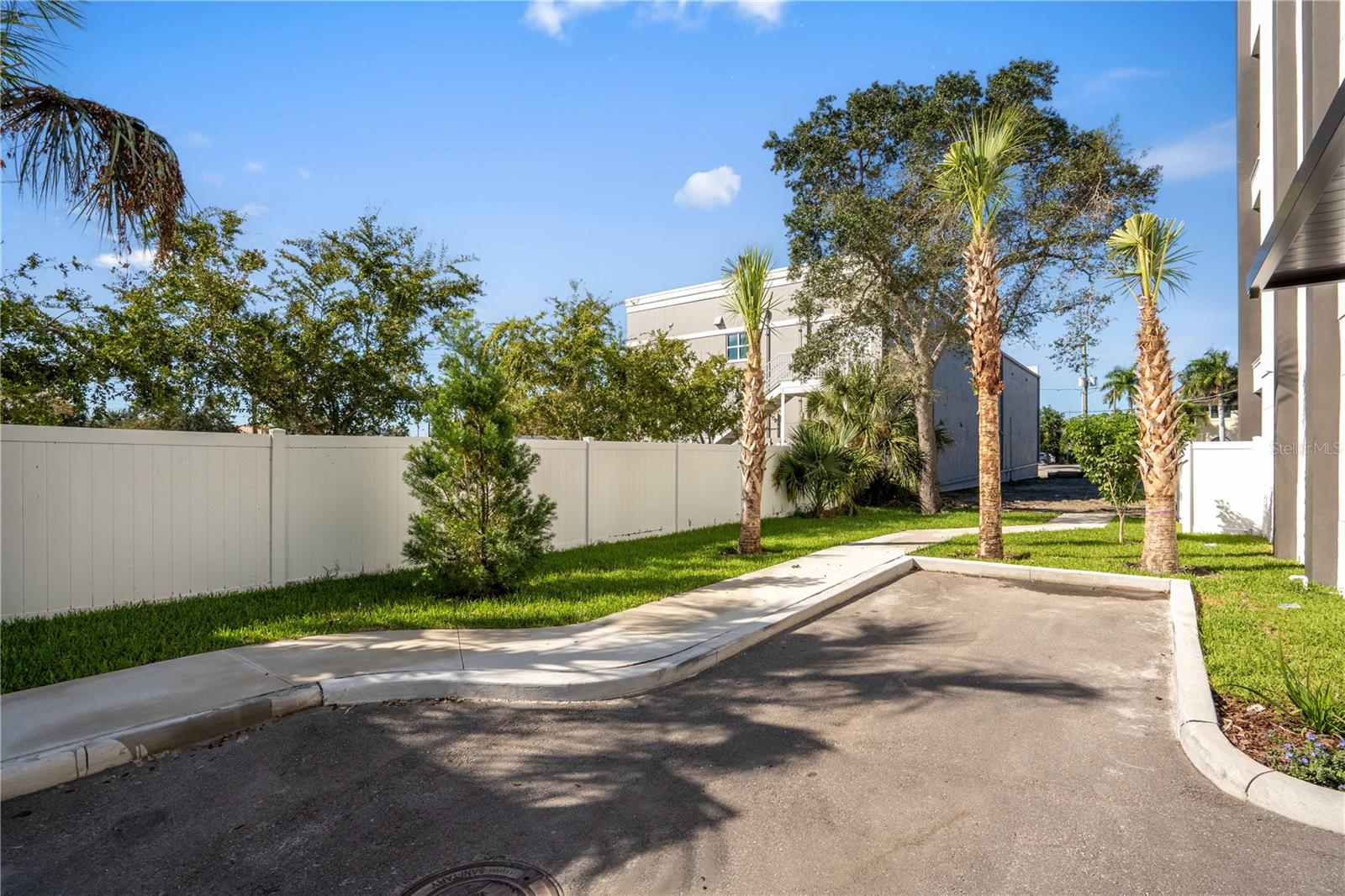 THE HARPER AND THE SAMSON - Residential Lease