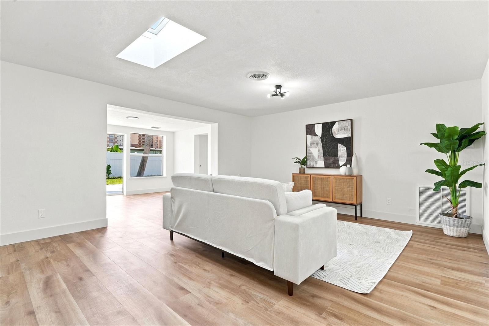 2542 W CORAL WAY