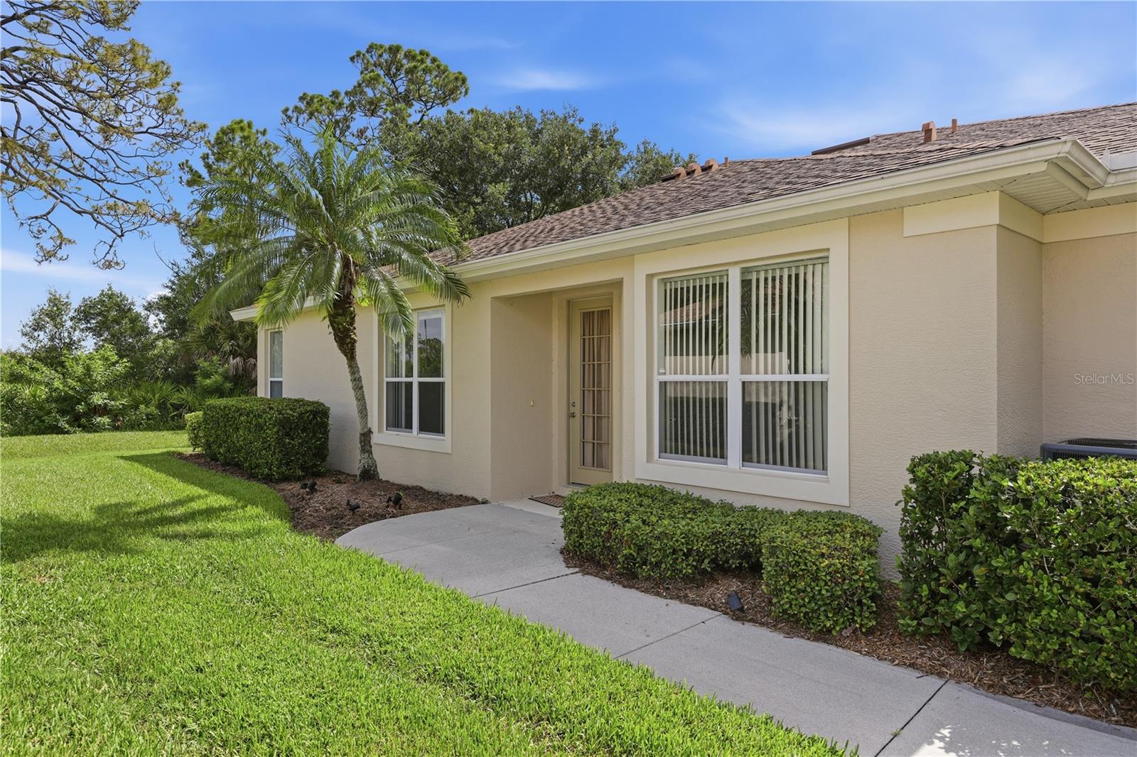 2462 MAGNOLIA CIRCLE