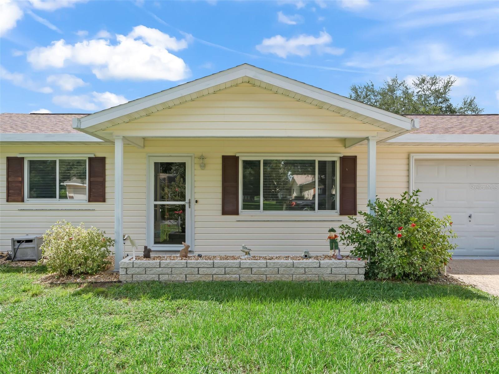 Welcome to this charming 2 bedroom, 2 bath ranch home located in the desirable, truly gated community of Spruce Creek South in Summerfield. Sitting on an oversized lot, this home offers plenty of space both inside and out.
Step into the formal living room, perfect for entertaining guests. Down the hall, you’ll find two bedrooms, including the spacious primary suite with an ensuite bath featuring a stall shower and two walk-in closets for ample storage. The guest bath has been fully updated with modern finishes a beautiful touch your visitors will appreciate.
The eat-in kitchen is equipped with a newer refrigerator and stove, and just beyond is a large bonus room that can be customized to fit your lifestyle—whether it’s a cozy TV lounge, card room, craft area, or flexible living space.
Important updates include a new roof (2023), giving you peace of mind.
Spruce Creek South offers the lifestyle you’ve been looking for, with access to golf, pool, clubhouse, dog park, and more. All this, plus a convenient location near doctors, shopping, dining, and entertainment.
Please note bonus room square footage not included in total square footage.
Don’t miss this opportunity—call today to schedule your private showing!