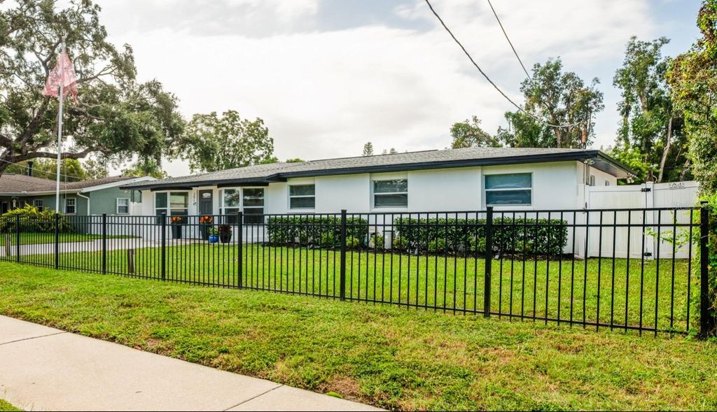 Photo of 3914 W Oklahoma Avenue, Tampa, FL 33616 (MLS # TB8436476)