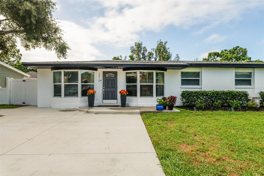 Photo of 3914 W Oklahoma Avenue, Tampa, FL 33616 (MLS # TB8436476)
