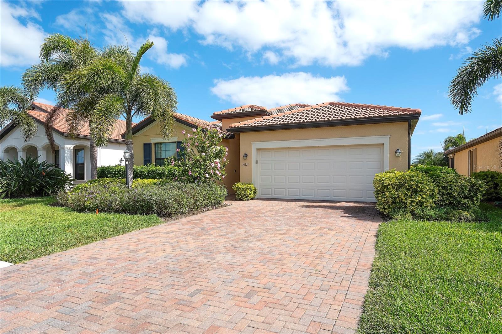 10221 LOCH LOMOND DRIVE