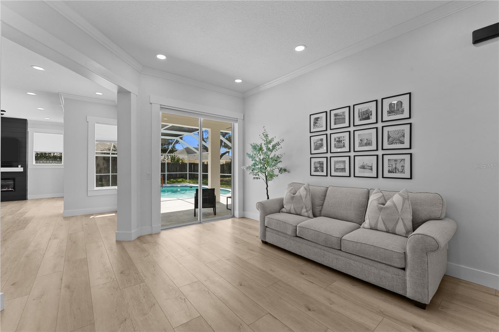 403 CARRIAGE HOUSE LANE