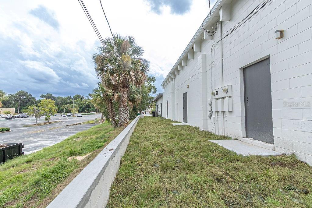 1105 S WOODLAND BOULEVARD