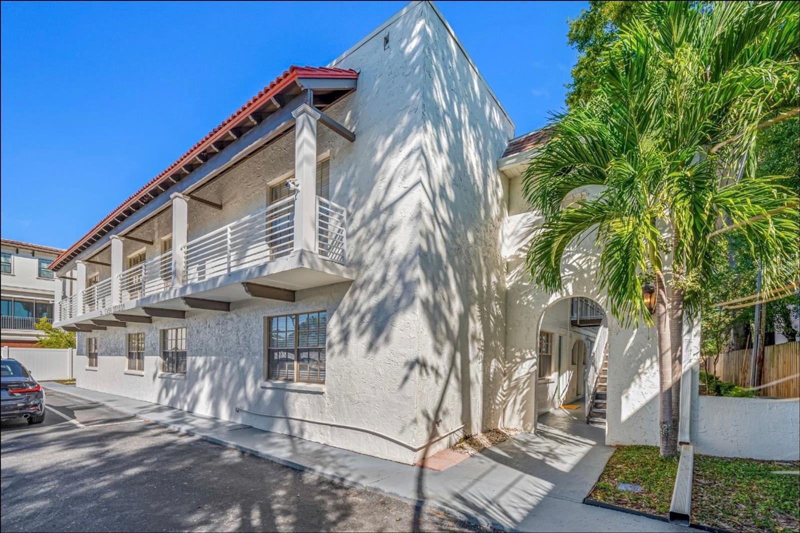 URANIA - Residential Lease