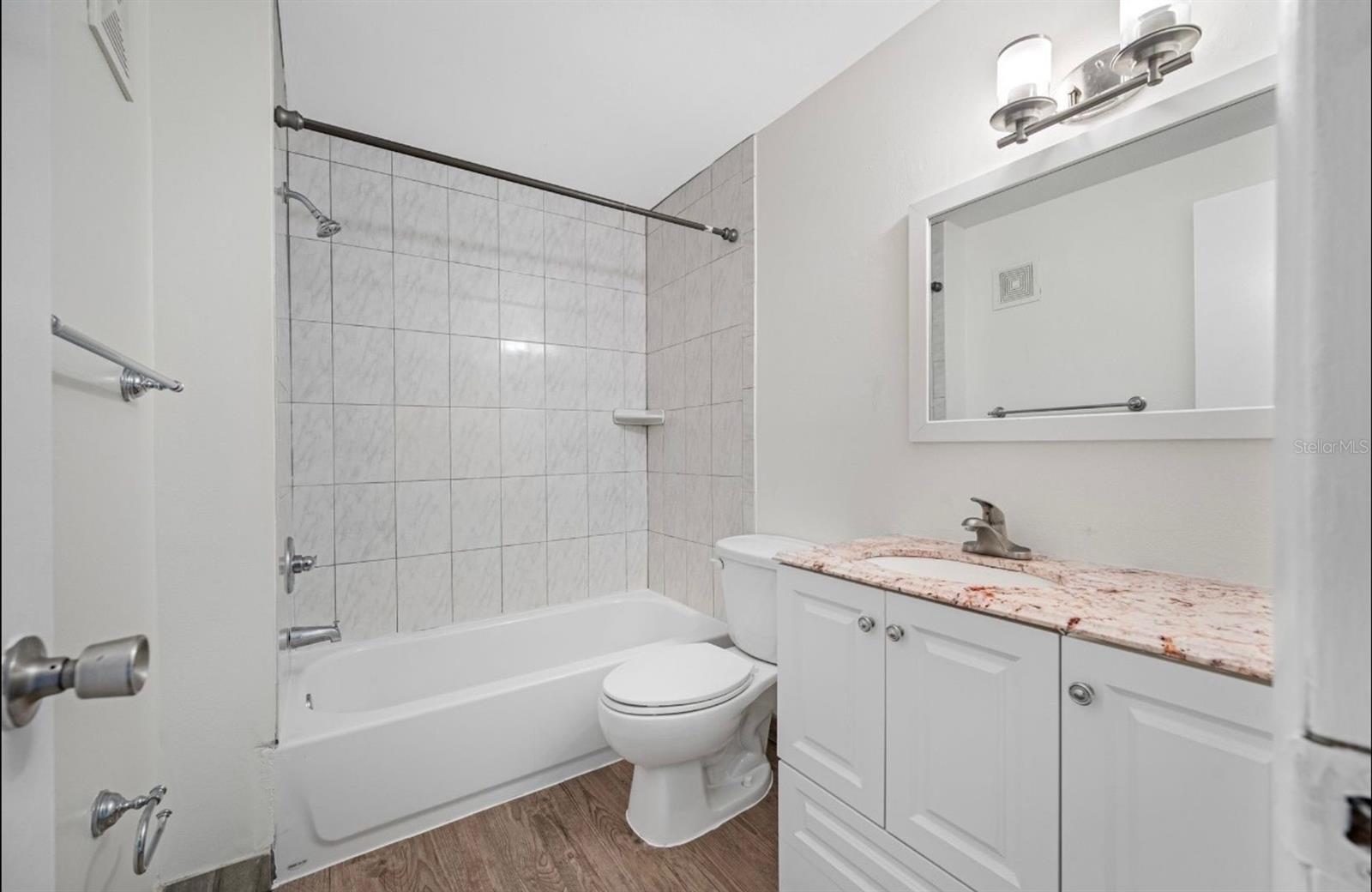 URANIA - Residential Lease