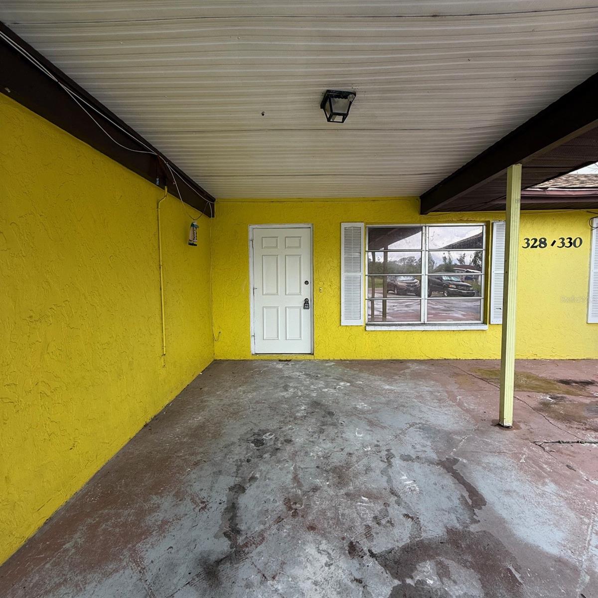 1 Bedroom, 1 Bathroom – Freshly painted and move-in ready! ALL UTILITIES INCLUDED!
ALL TILE floors—no carpet—and a covered carport for your convenience.
Conveniently located near everything you need:
Warm Mineral Springs
North Port Aquatic Center
Welles Park
Gulf beaches
Atlanta Braves Spring Training Stadium
Downtown Wellen Park
You’ll also have easy access to live entertainment, local events, dining, and shopping.
Don’t miss out—call today to schedule your private showing!
