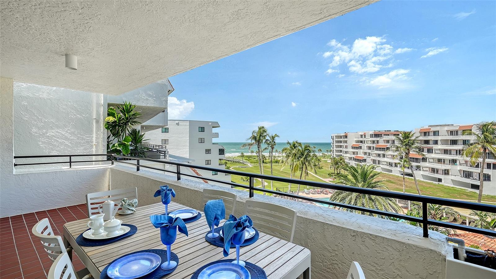 PLAYERS CLUB 3 - Residential