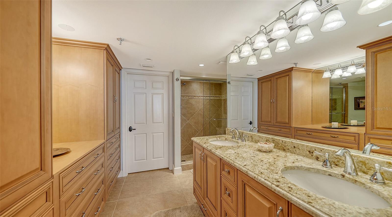 PLAYERS CLUB 3 - Residential