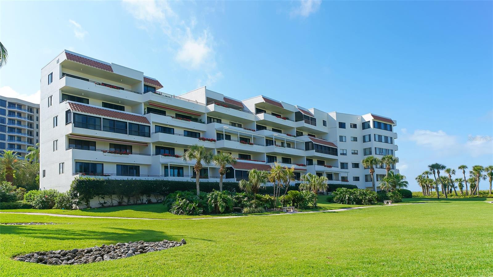 PLAYERS CLUB 3 - Residential