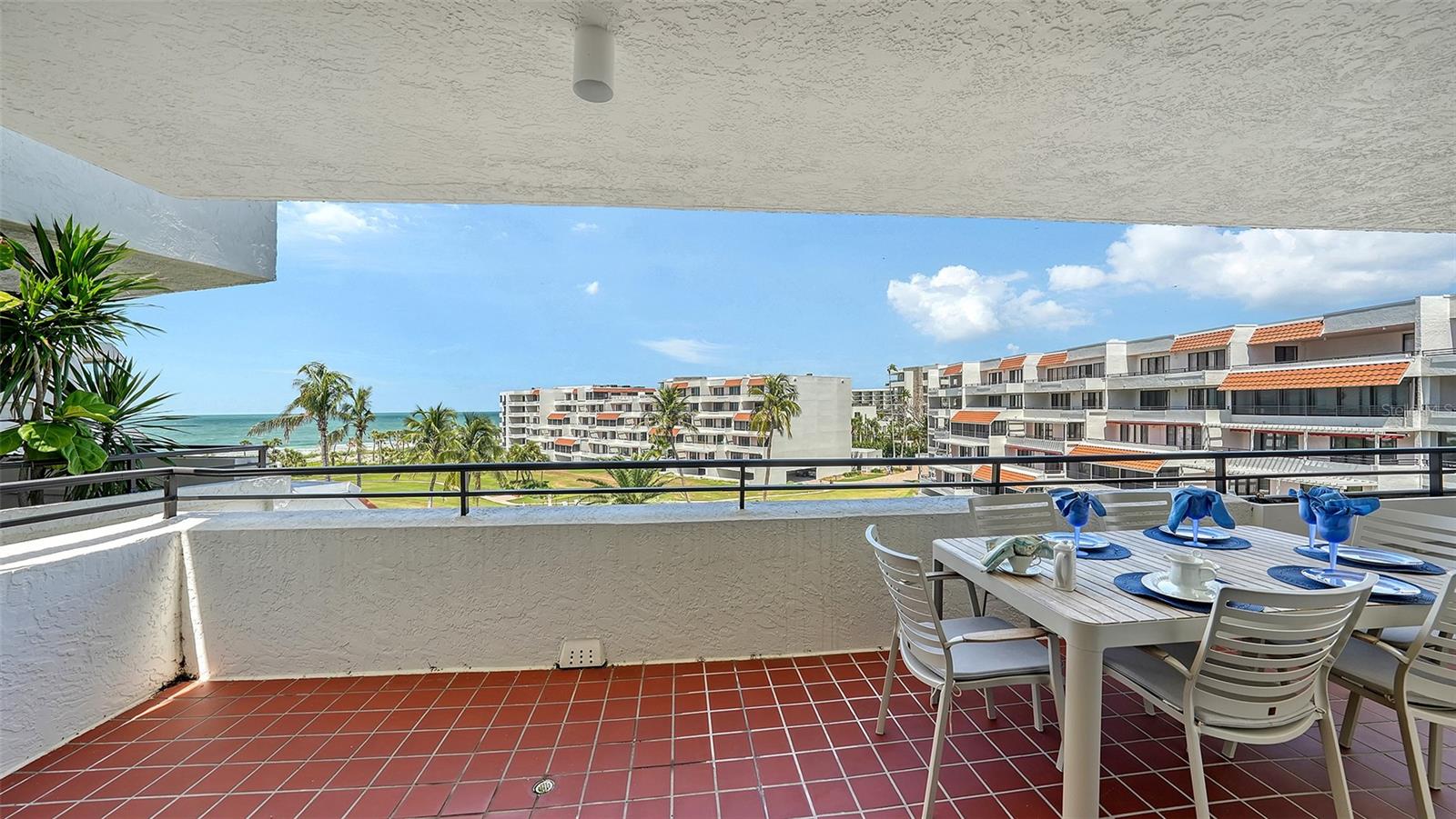 PLAYERS CLUB 3 - Residential