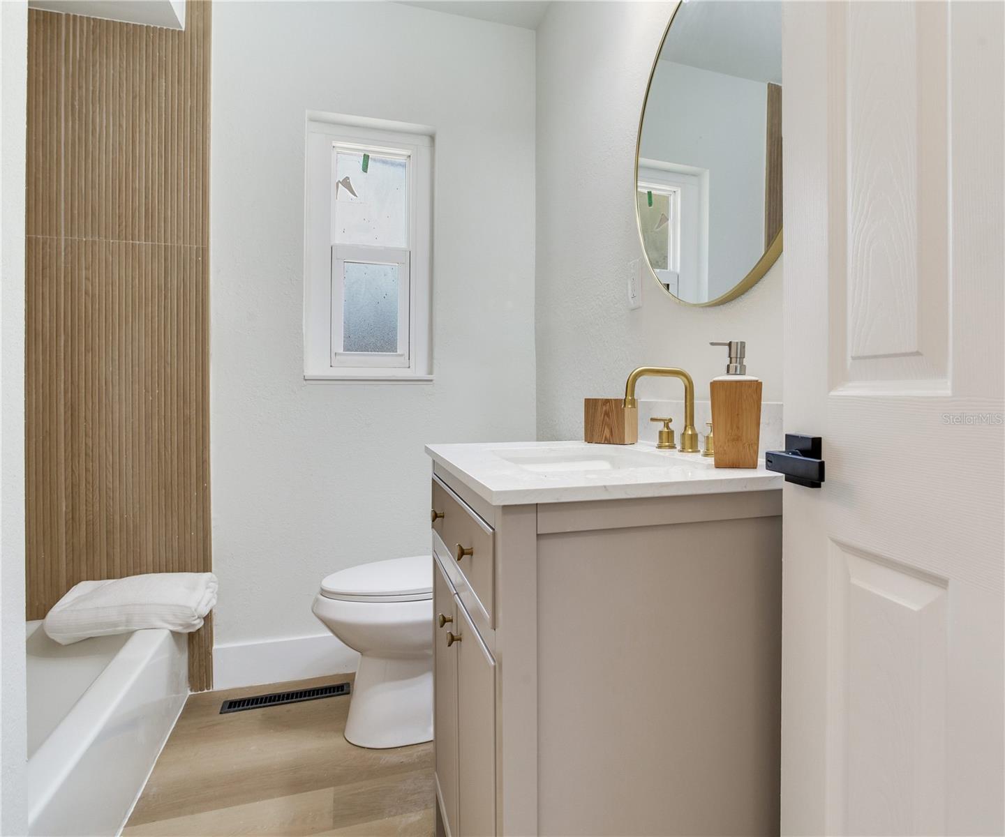 SOUTH GATE - Residential