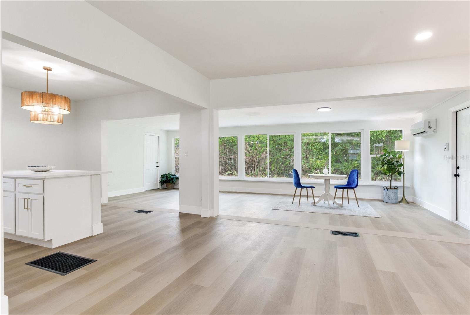 SOUTH GATE - Residential