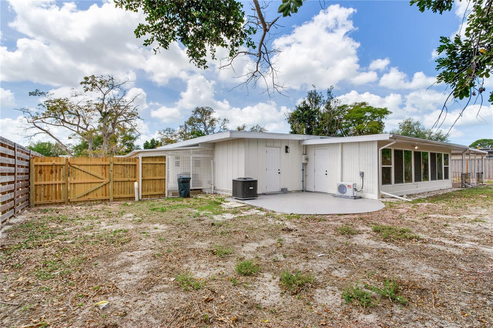 SOUTH GATE - Residential