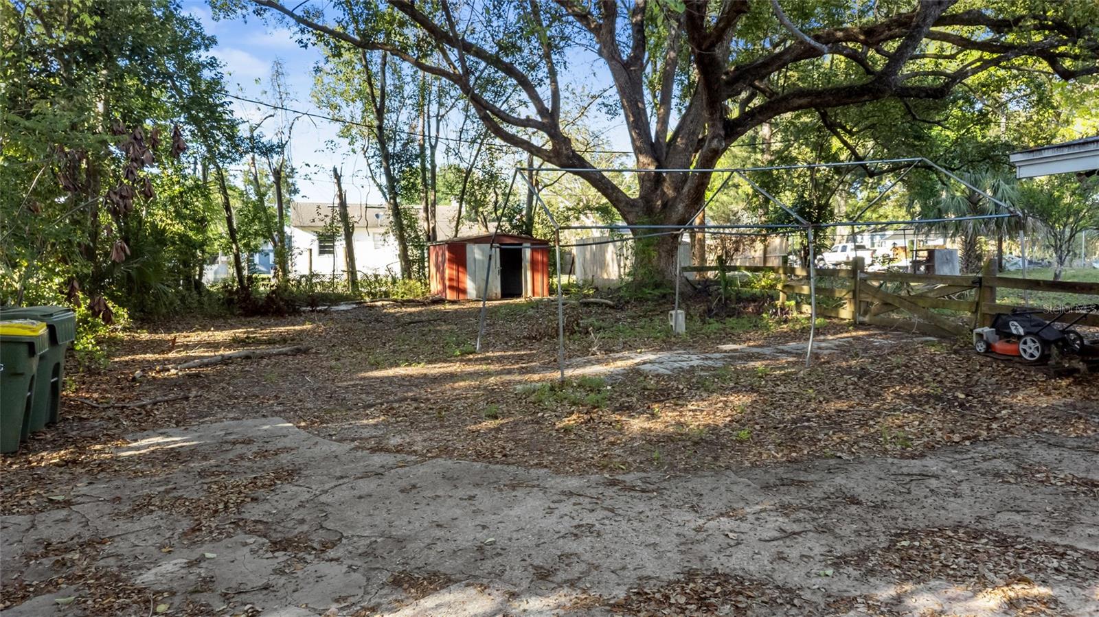 LEESBURG HILLSIDE MANOR - Residential