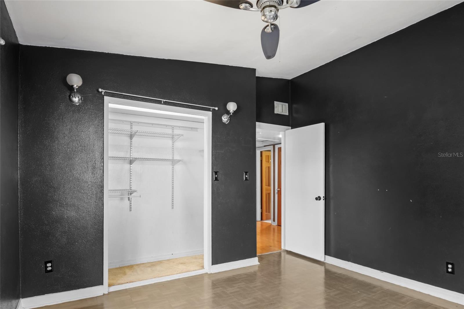 LEESBURG HILLSIDE MANOR - Residential