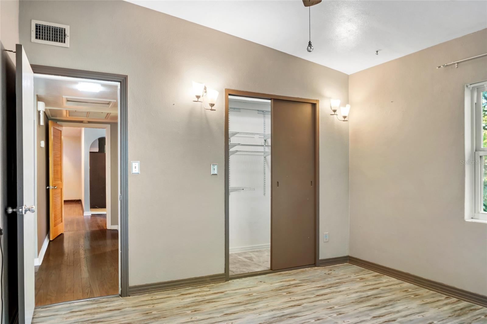 LEESBURG HILLSIDE MANOR - Residential