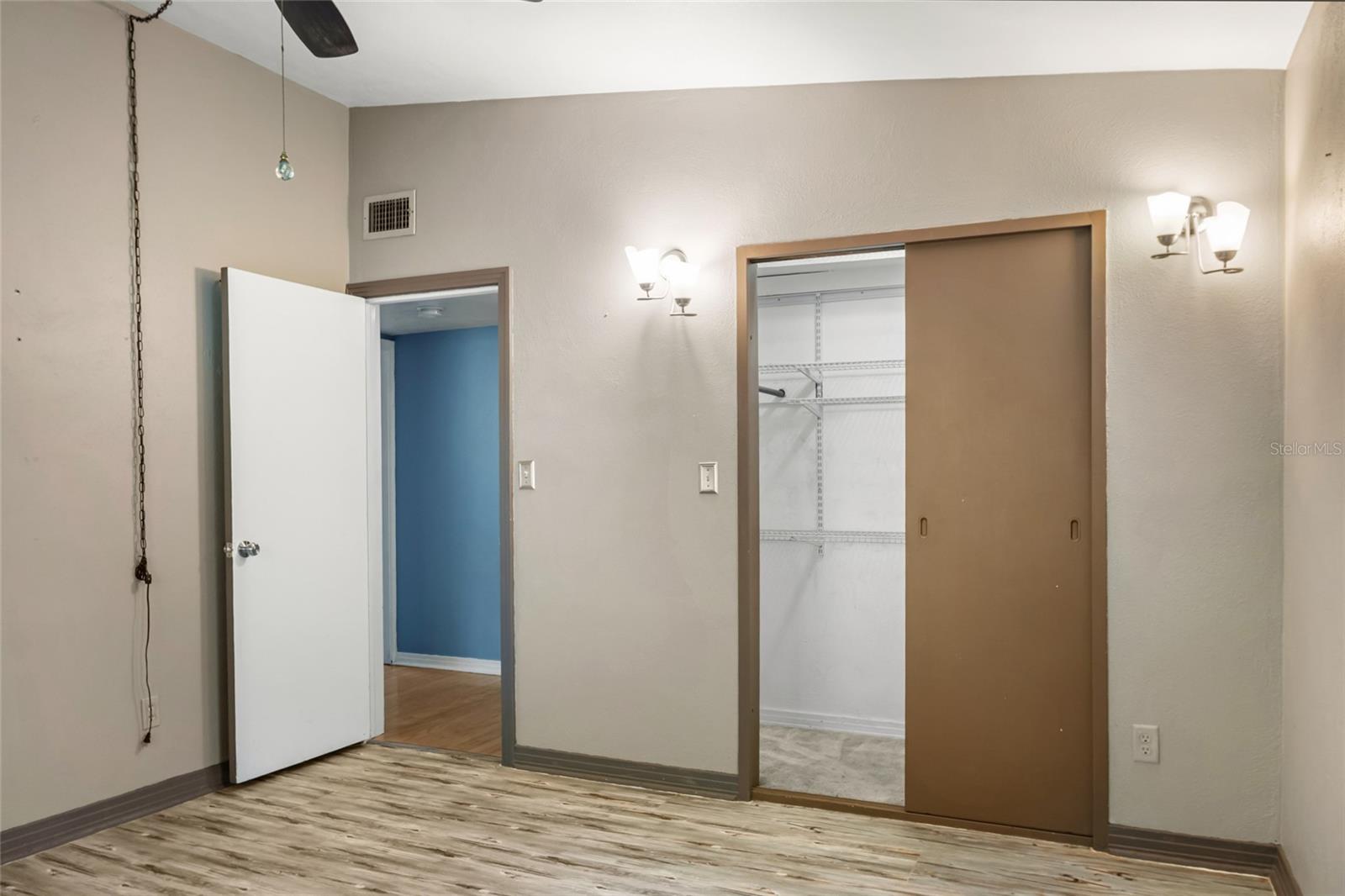 LEESBURG HILLSIDE MANOR - Residential