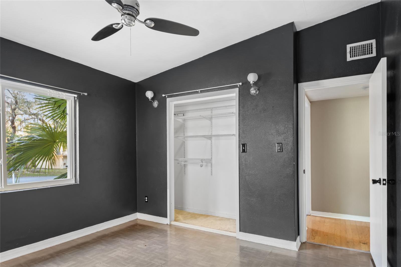 LEESBURG HILLSIDE MANOR - Residential