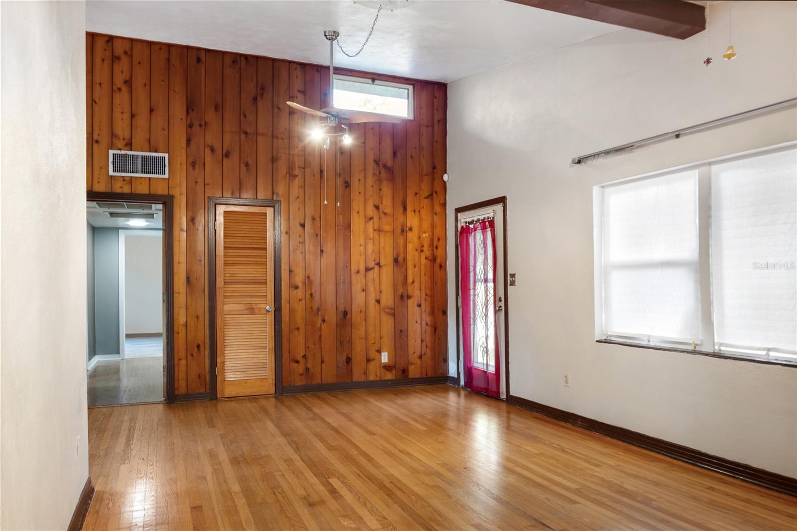 LEESBURG HILLSIDE MANOR - Residential