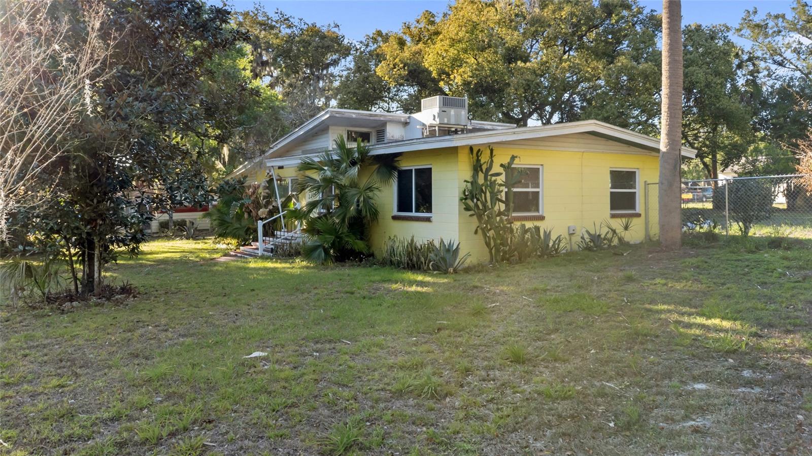 LEESBURG HILLSIDE MANOR - Residential