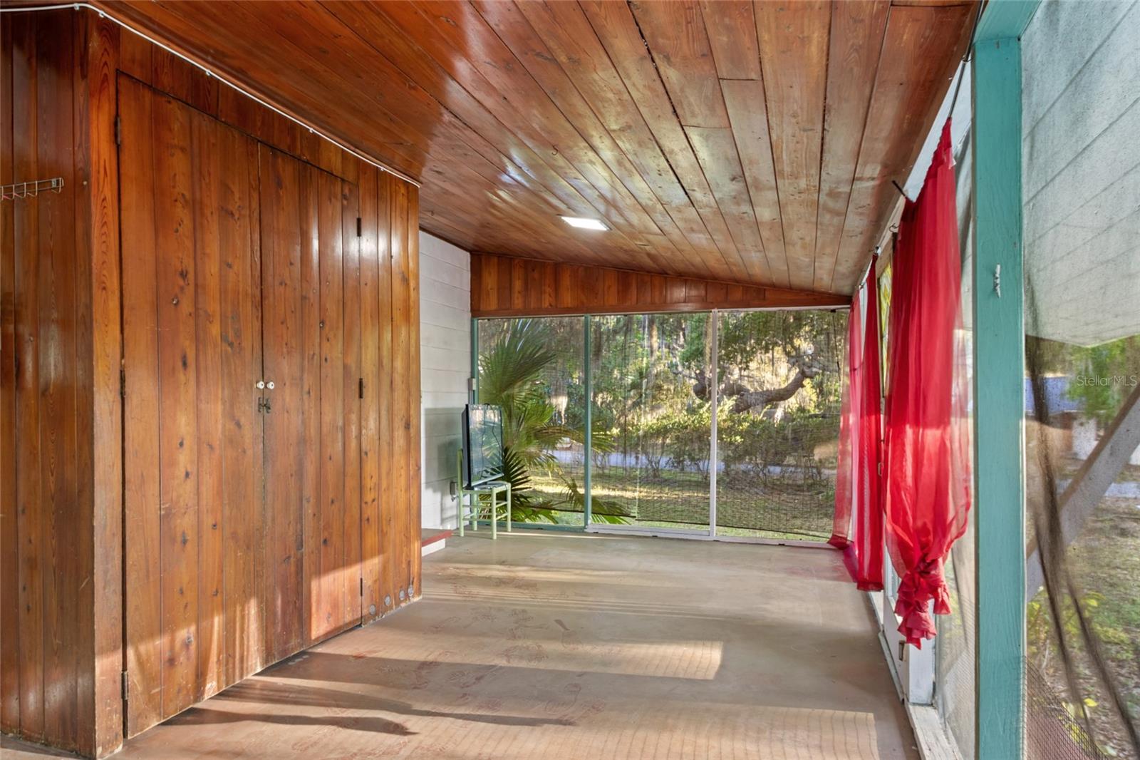 LEESBURG HILLSIDE MANOR - Residential