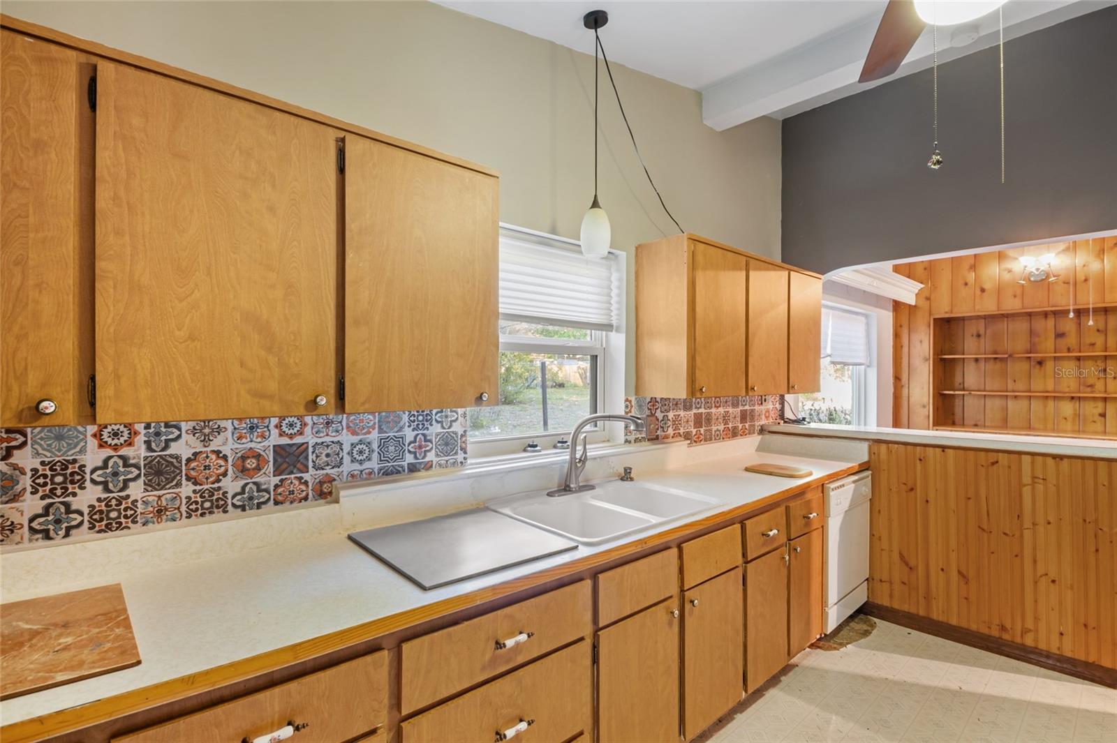 LEESBURG HILLSIDE MANOR - Residential