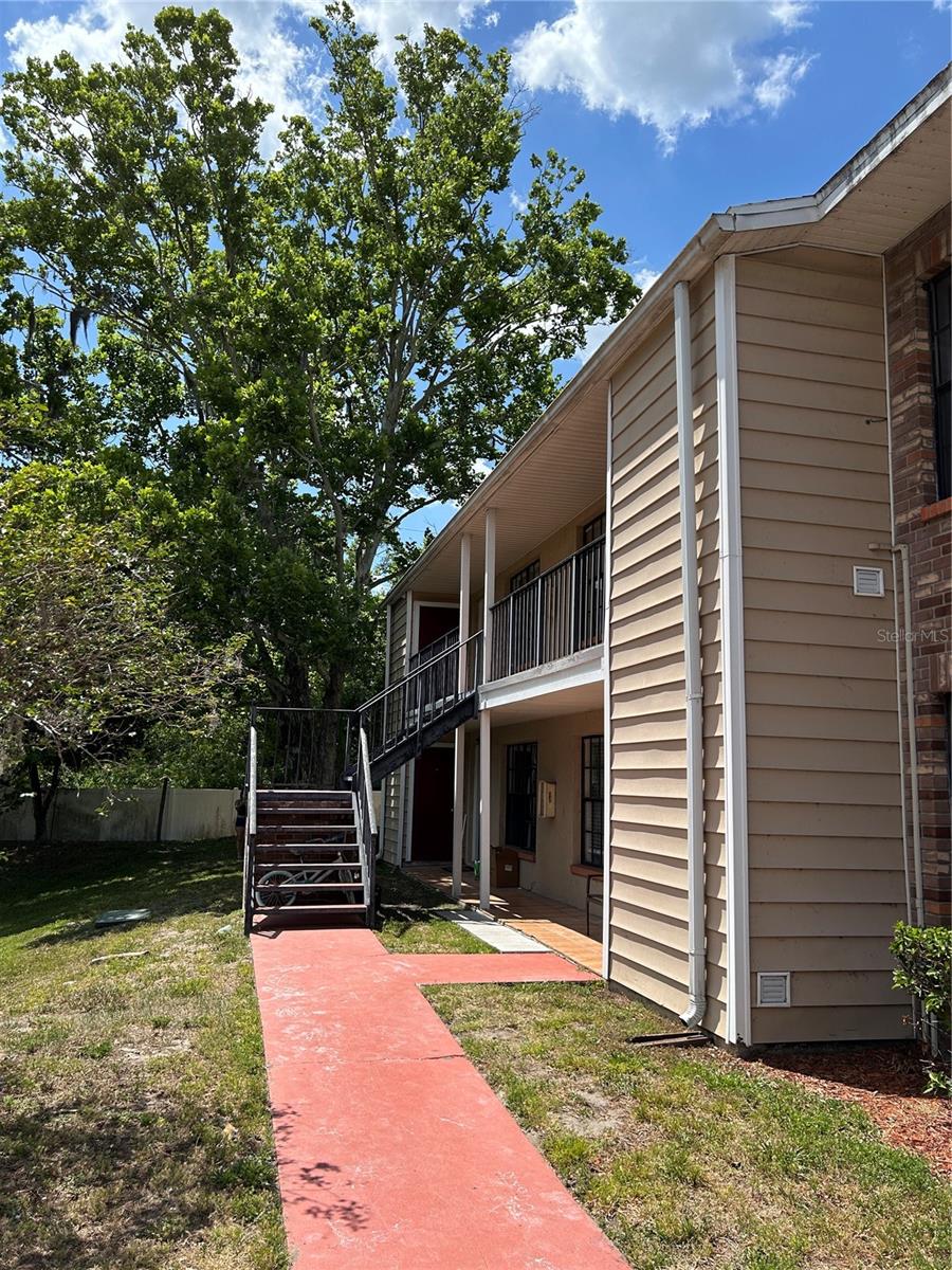 Nice and Cozy 2-Bedroom First-Floor Unit for Rent in Land O Lake!
Step into comfort with this lovely 2-bedroom, 1-bath first-floor unit offering a warm and open layout that's perfect for everyday living. The kitchen comes complete with all major appliances, making meal prep a breeze, and the private outside utility room includes convenient washer and dryer hookups.
Nestled just off US-41/Land O’ Lakes Blvd, you'll enjoy an easy commute to Hillsborough, Pinellas, and Hernando counties while coming home to a peaceful community. Take advantage of the relaxing pool, playground, and clubhouse—all just steps from your door. Open parking adds even more convenience.
If you're looking for a welcoming place to call home, this charming unit is waiting for you!