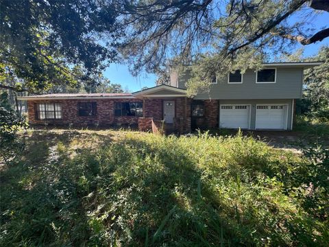 Photo of 1106 NE 8th Avenue, Crystal River, FL 34428 (MLS # TB8441394)