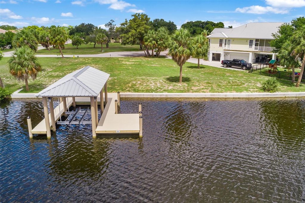 Photo of 304 14th Street SW, Ruskin, FL 33570 (MLS # P4930822)