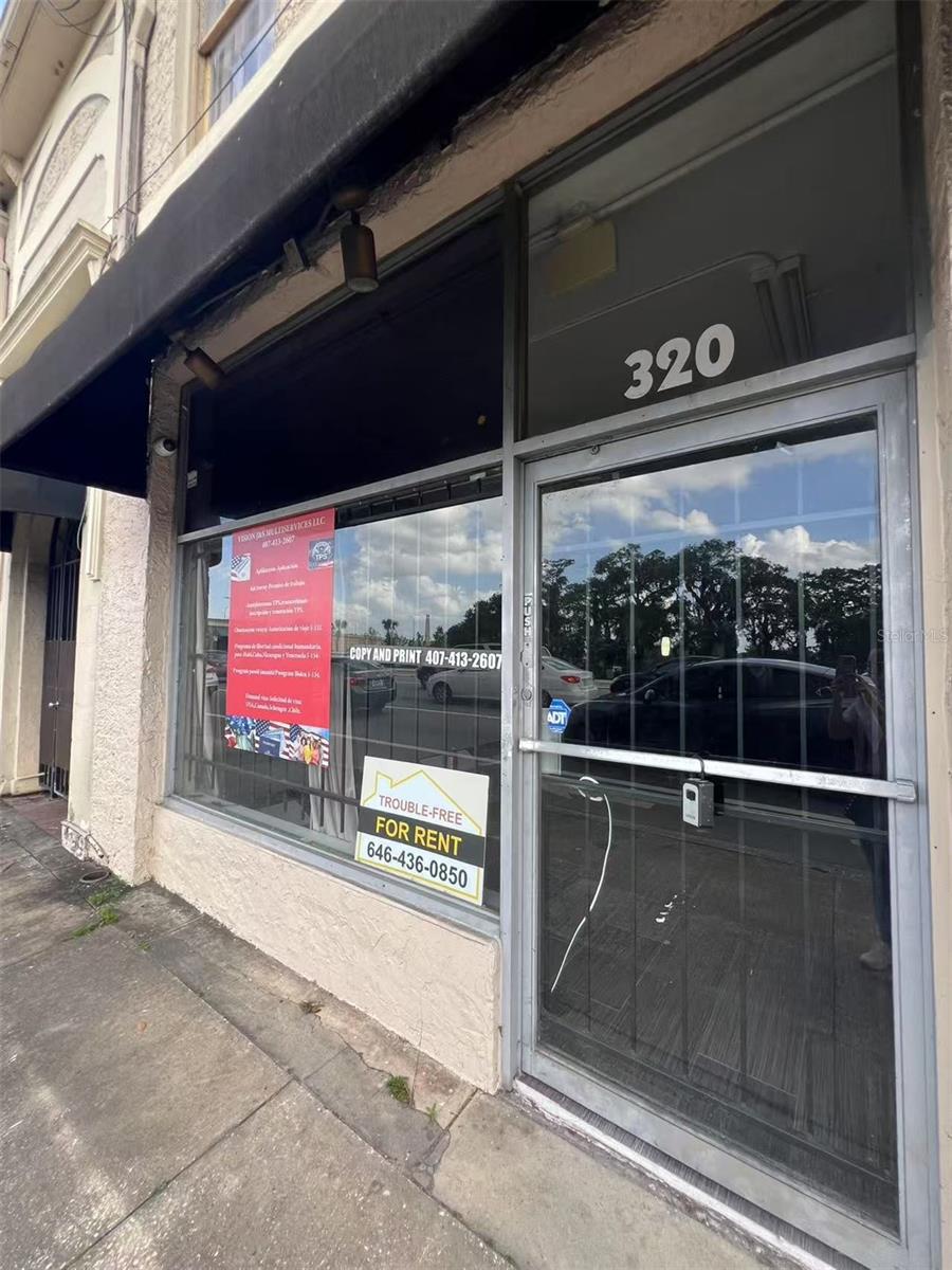 320 W COLONIAL DRIVE