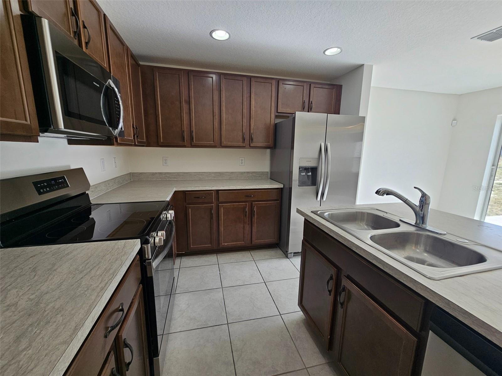 HAMMOCK RESERVE PH 1 - Residential Lease