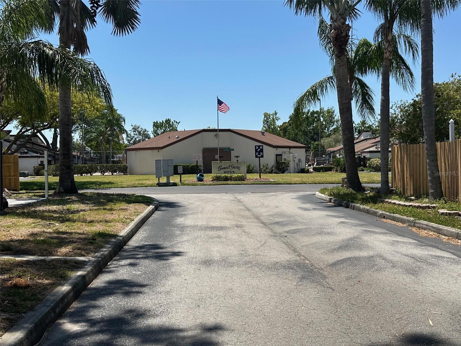 2055 SUNSET POINT ROAD 3804