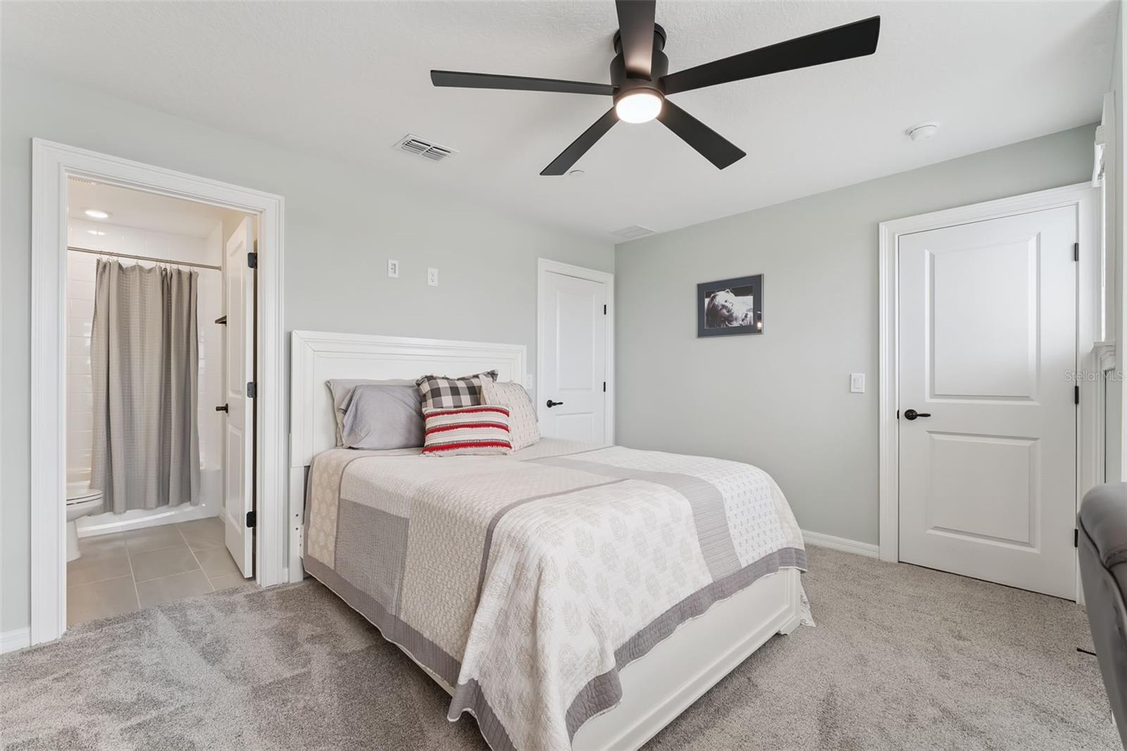 LAUREATE PARK NBRHD CENTER PH 3 - Residential