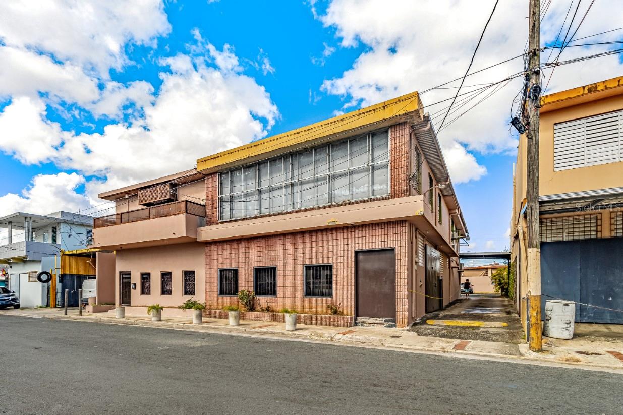 435 URB. HERMANAS DAVILA