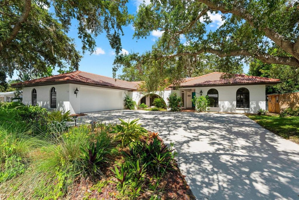 Photo of 2504 Tanglewood Drive, Sarasota, FL 34239 (MLS # A4656554)