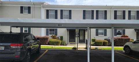 A home in WINTER HAVEN