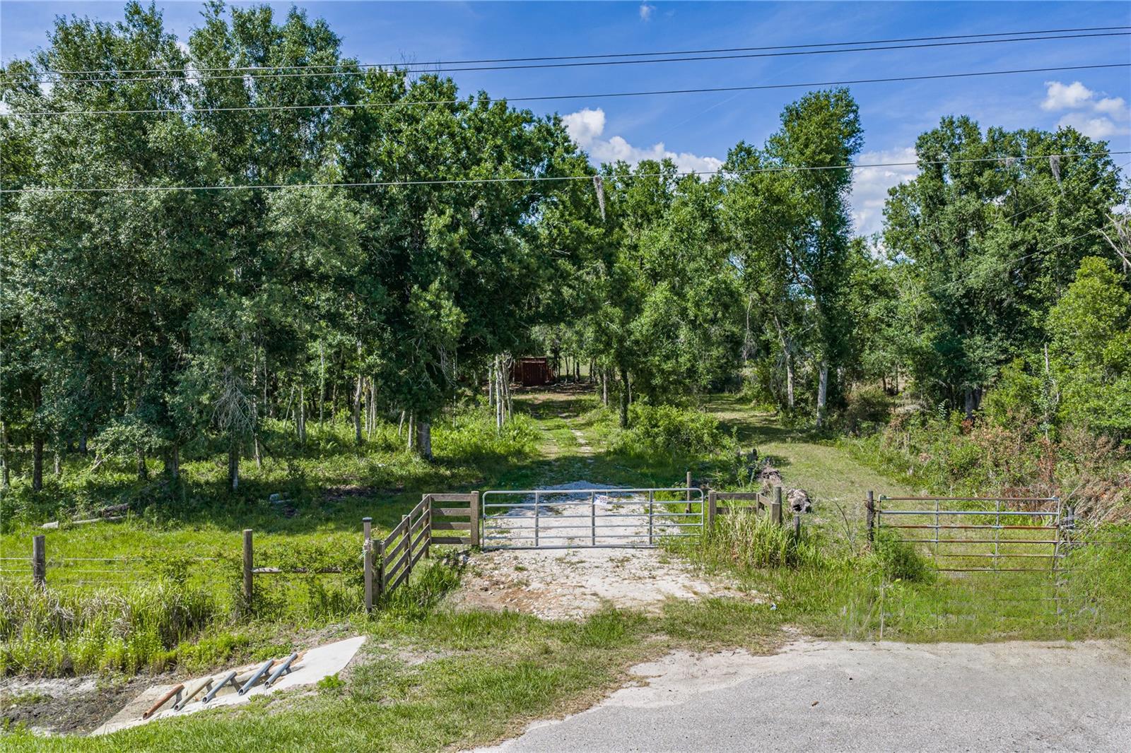 ACREAGE - Land