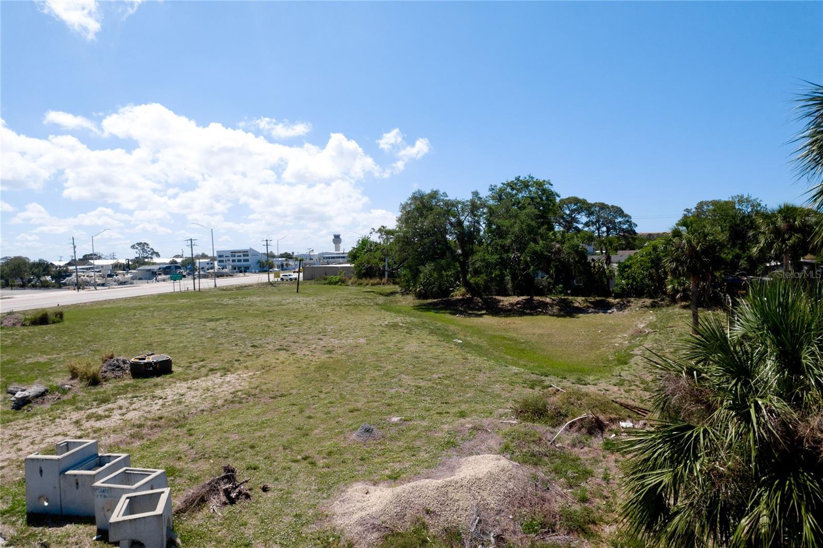 7972 N TAMIAMI TRAIL