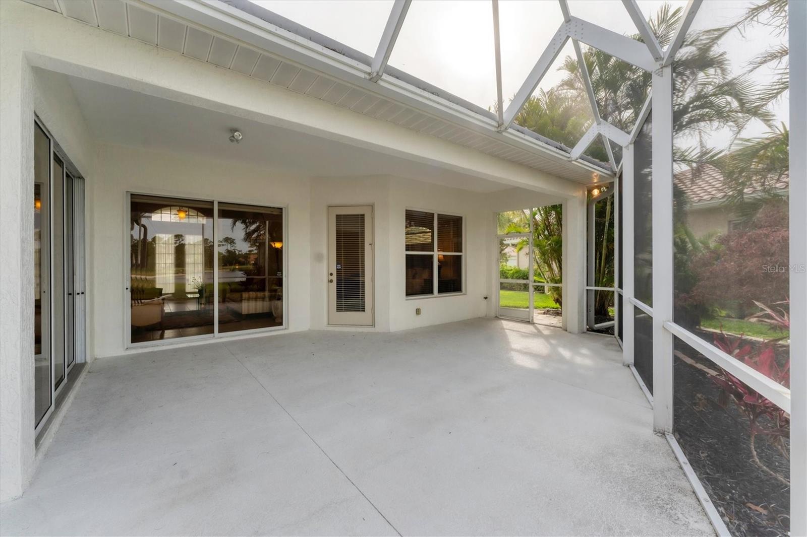 PELICAN POINTE GOLF & COUNTRY CLUB - Residential