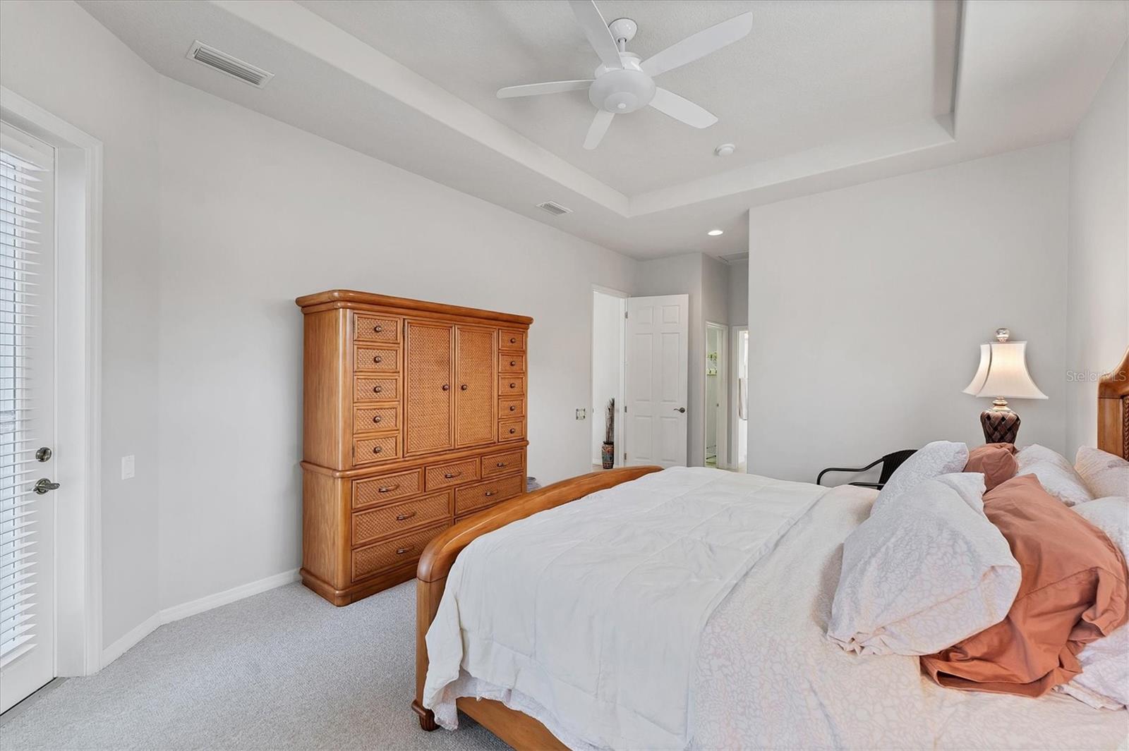 PELICAN POINTE GOLF & COUNTRY CLUB - Residential