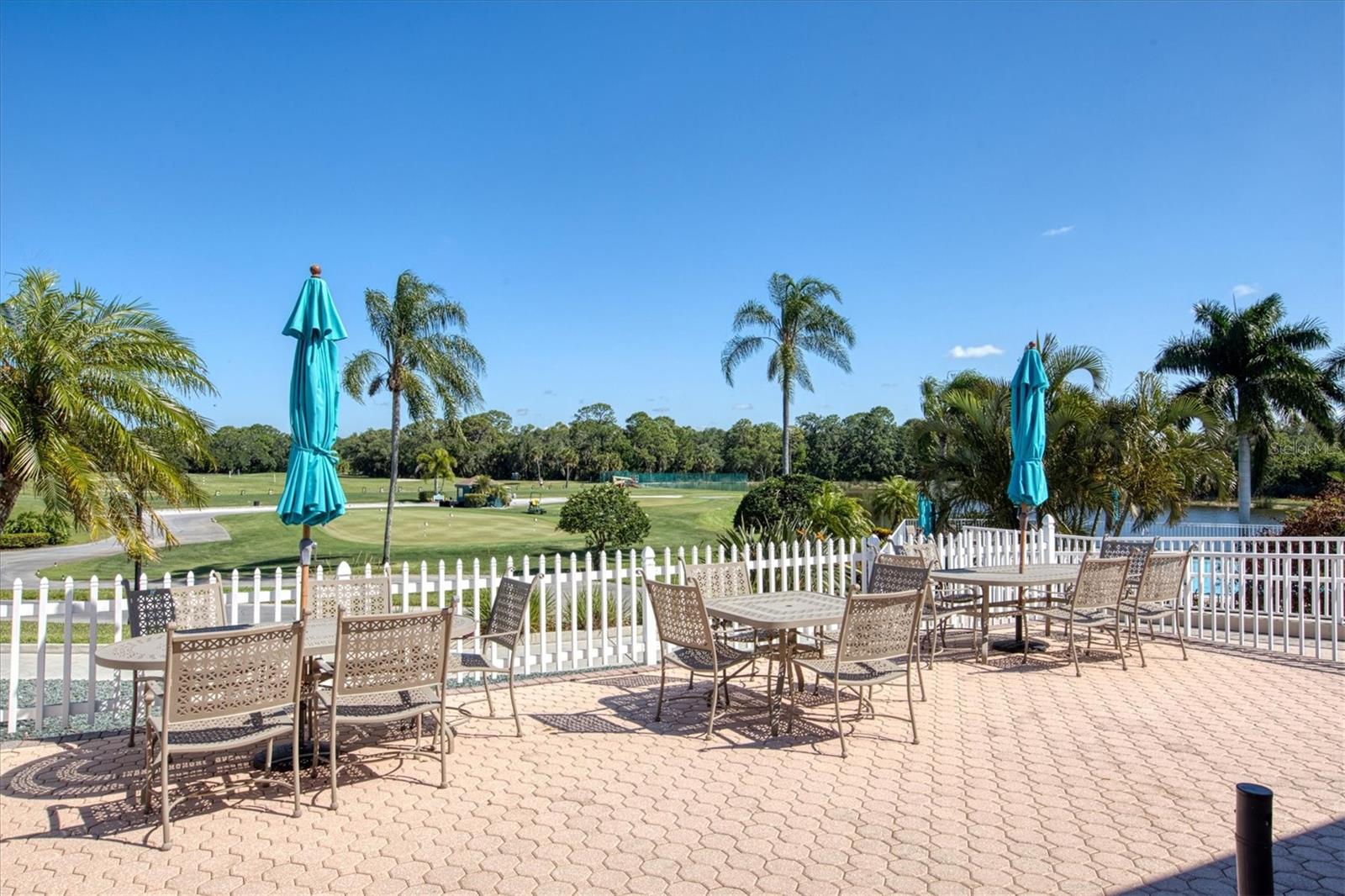 PELICAN POINTE GOLF & COUNTRY CLUB - Residential