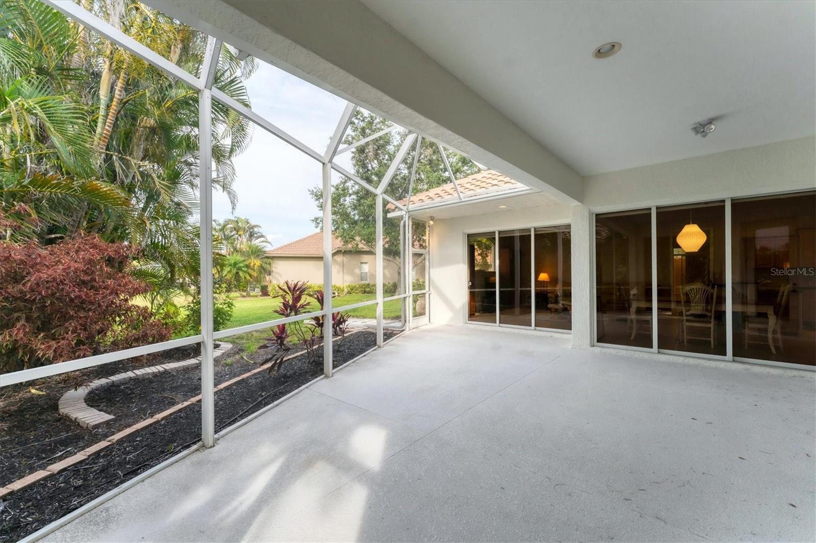PELICAN POINTE GOLF & COUNTRY CLUB - Residential